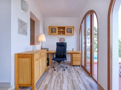 Holiday Home Britten by Interhome - Image 1