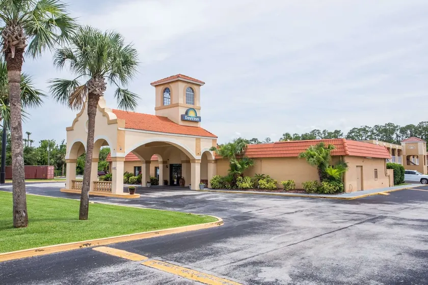 Days Inn by Wyndham Ormond Beach - Image 1