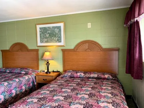Holiday Motel Creston - Image 1