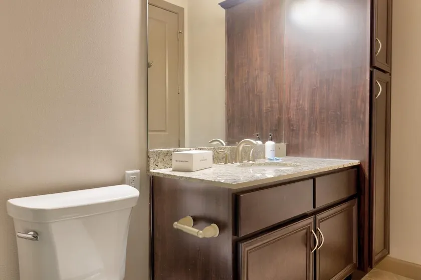 St Louis Gorgeous 2BD 2BA Central West End Apartment - Image 1