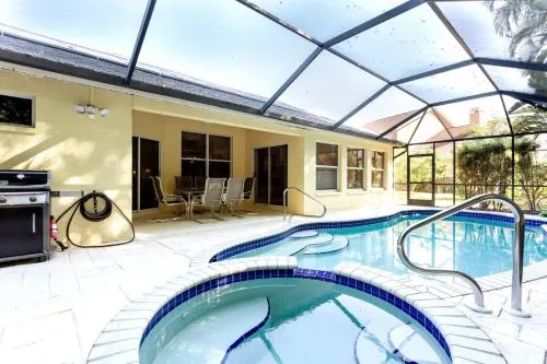 Serene & Attractive Heated Pool Spa Home - Image 1