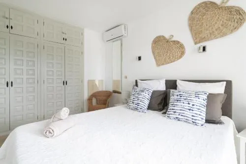Échappée ensoleillée à Moraira dans une villa pour 8 - Image 1