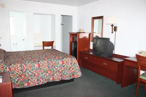 Day's End Motel - Image 1