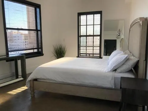 Angel City Spacious Apartment - Image 1