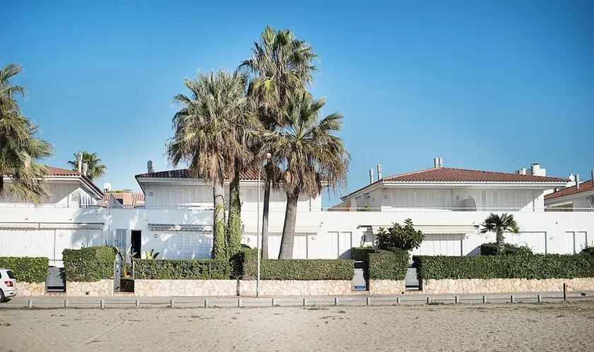 Beachfront house in Altafulla - Image 1