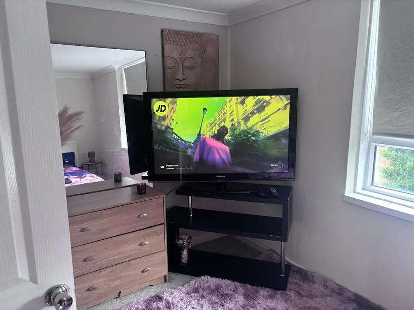 Spacious 2-bed Apartment in Hornchurch - Image 1