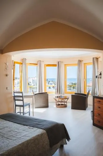 Peniche Beach House - Image 1