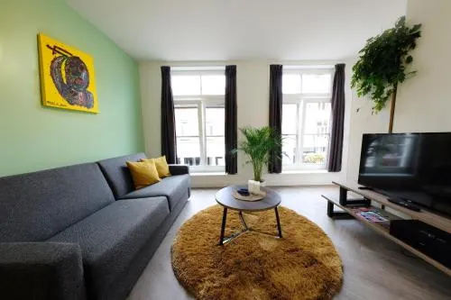 Fantastic 90m2 Two-Bedroom Apartment with Terrace - Image 1