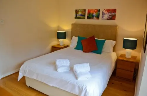 Florey Lodge - Image 1
