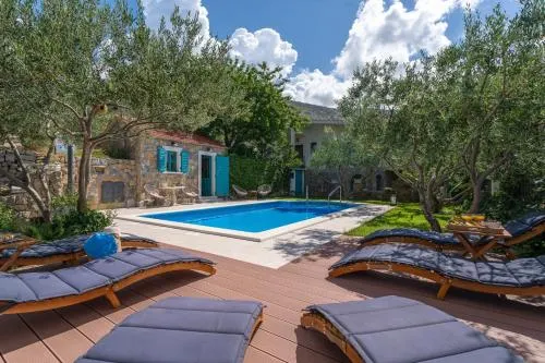 Villa Vultana with heated pool 4 bedrooms 3.5 bathrooms 10 persons max - Image 1