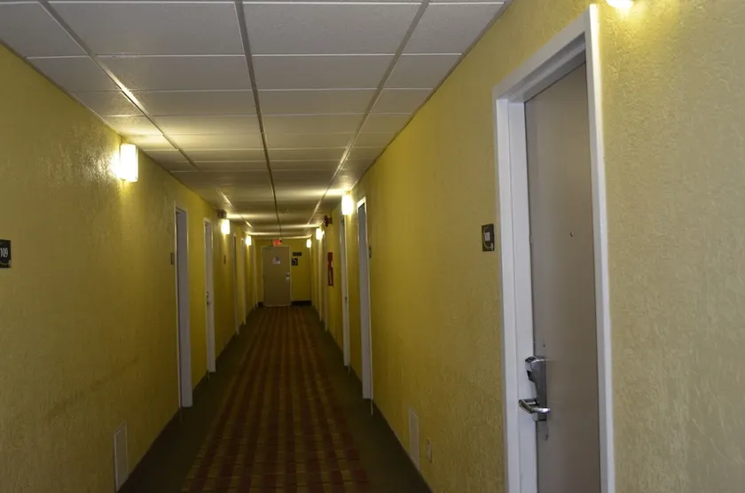 Super 8 by Wyndham Hamburg - Image 1