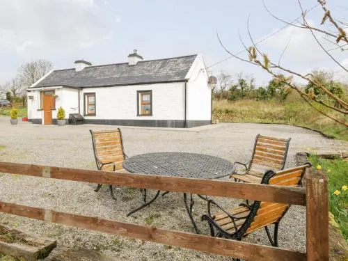 Mc's Cottage - Image 1