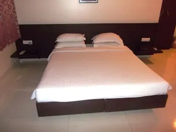 Hotel Coconut Grove by OYO Rooms - Image 1