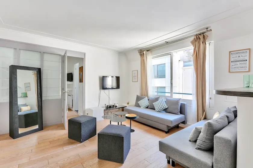 37 Luxury Flat Montaigne - Image 1