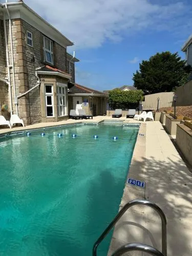 Queensmead Hotel - Image 1