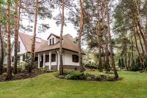 Golden Villa Konstancin Jeziorna Refreshed in 2025 - Image 1