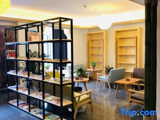 Fulong Hostel - Image 1