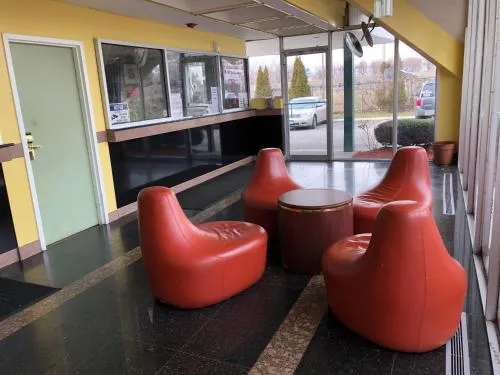 Honeyspot Motor Lodge - Image 1