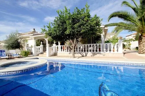 ARENDA Pino Alto Villa Lemon - Image 1