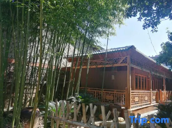Longquan Hotel and Homestay - Image 1