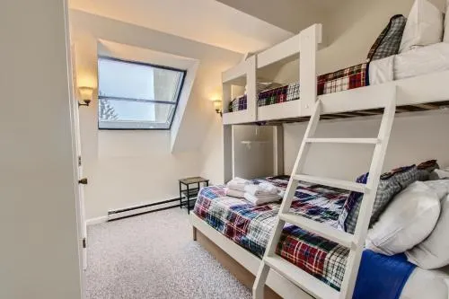 Mountain Green 3BR / 2BA Two Floor Condo Suite - Image 1