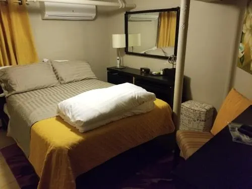 Homestay - Homestay - Hamilton ' s Hideaway - Image 1