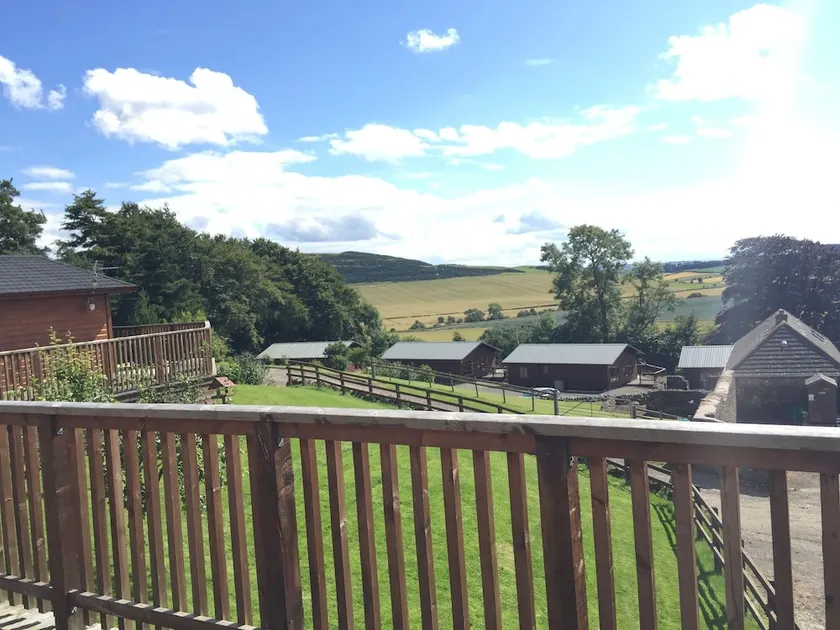 Woodpecker Lodge With Hot Tub Near Cupar, Fife - Image 1