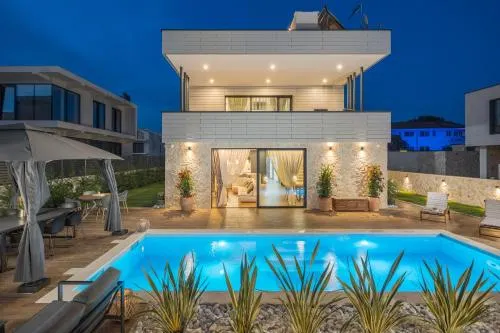 Villa Golden Shine - Image 1