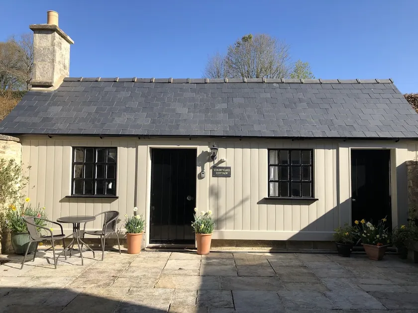 Courtyard Cottage - Image 1