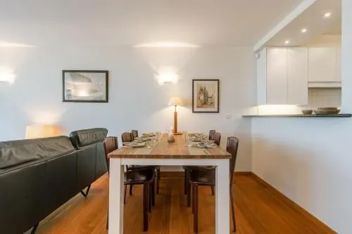 Spacious Apartment With Terrace and Sea-view - Image 1
