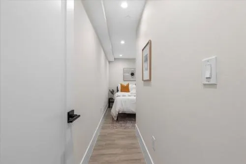 Central 2 br City Sanctuary Commuter friendly - Image 1