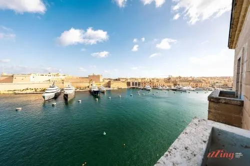 Eclectic Apartment With Incredible Harbour Views - Image 1