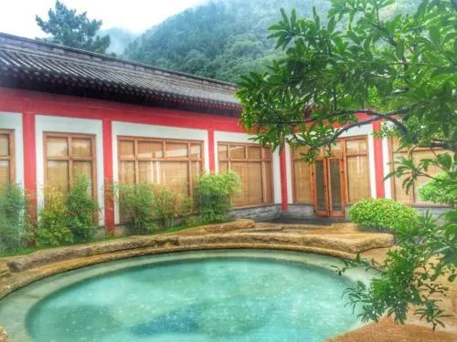 Xian Huaqingyutang Hotel - Image 1