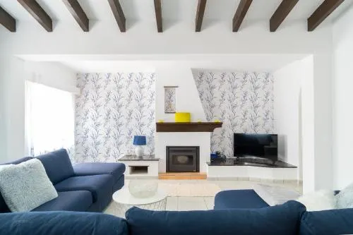 Casa de Sueños By Aldertons - Image 1