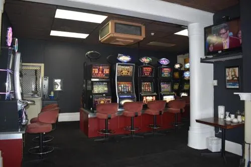 Commercial Hotel Morgan - Image 1