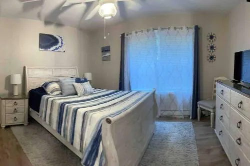 Bungalow near Winnisquam Lake! Sleeps 14 - Image 1