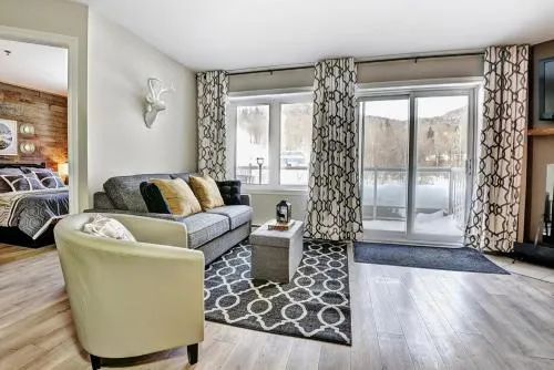 Condo 114 620 Chemin du Hibou by Les Chalets Alpins - Image 1