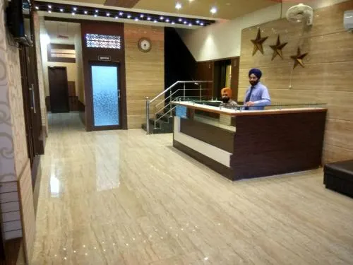 Hotel Noor Mahal Regency by OYO Rooms - Image 1