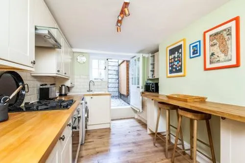Luxury apartment in the centre of Winchester - Image 1