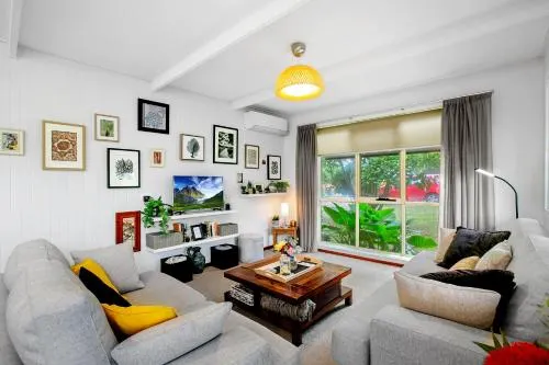 Cosy Cottage 2BR, NETFLIX, Private Garden Terrace - Image 1
