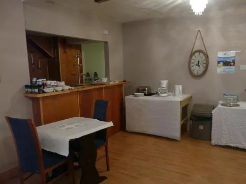 The Country Roads Inn - Image 1