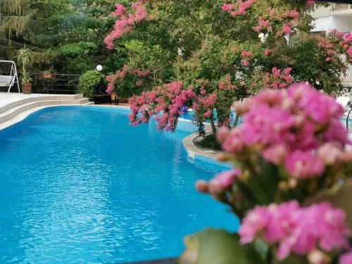 Briz Park Hotel - Image 1