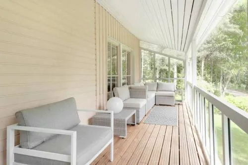 225m2 Luxurious Villa Large garden Sandy beach - Image 1