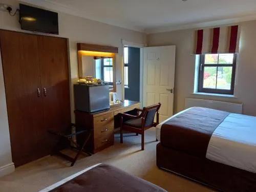 Hillcrest Guesthouse - Image 1