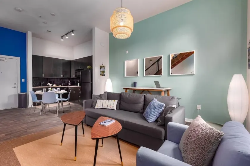 ASK FOR Discount-vibrant 2 Story Apt Apple TV - Image 1