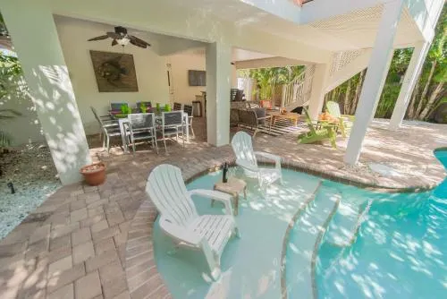 Coral Retreat Apartment 5 - Image 1