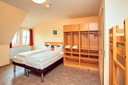 DJH Jugendgästehaus Petershagen - Image 1