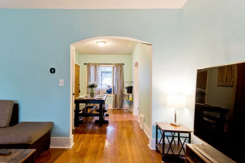 Amazing 5 Bedroom Downtown Ferndale House - Image 1