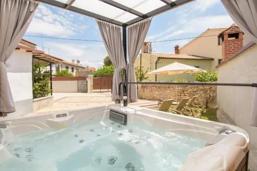 Holiday Home Giovanni Vabriga - Image 1