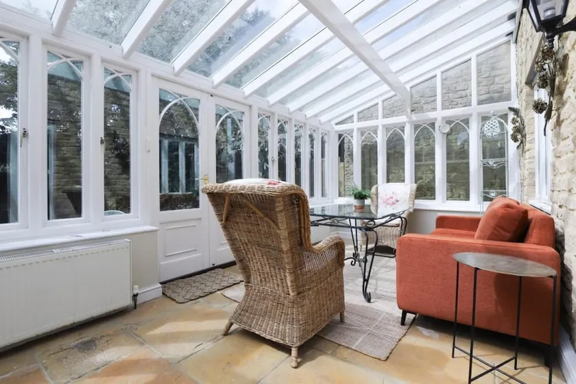 The Stow Secret Cottage - Breathtaking 5bdr Cottage With Parking + Garden - Image 1